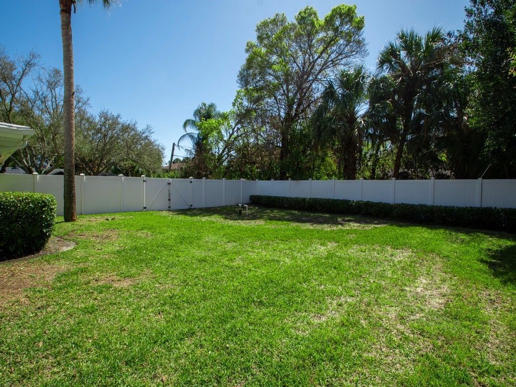 2155 Vero Beach Avenue, Vero Beach, FL 32960 Photo