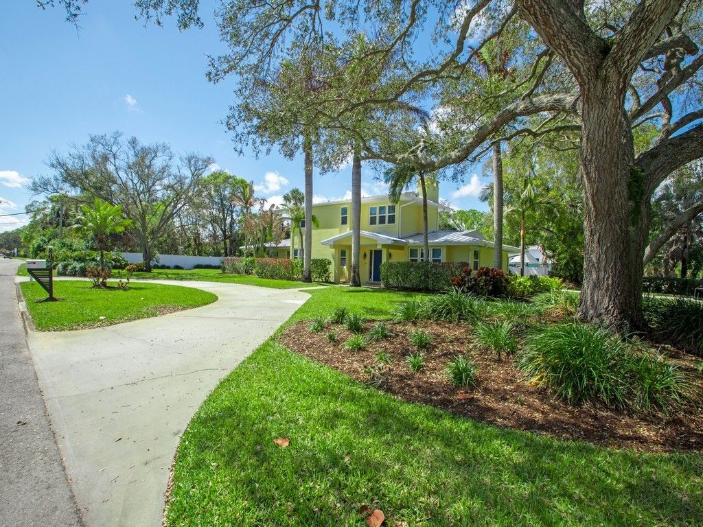 2155 Vero Beach Avenue, Vero Beach, FL 32960 Photo