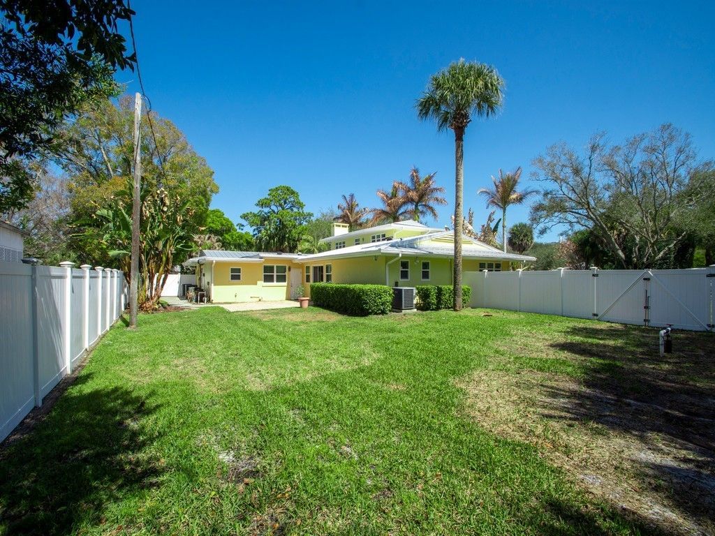 2155 Vero Beach Avenue, Vero Beach, FL 32960 Photo