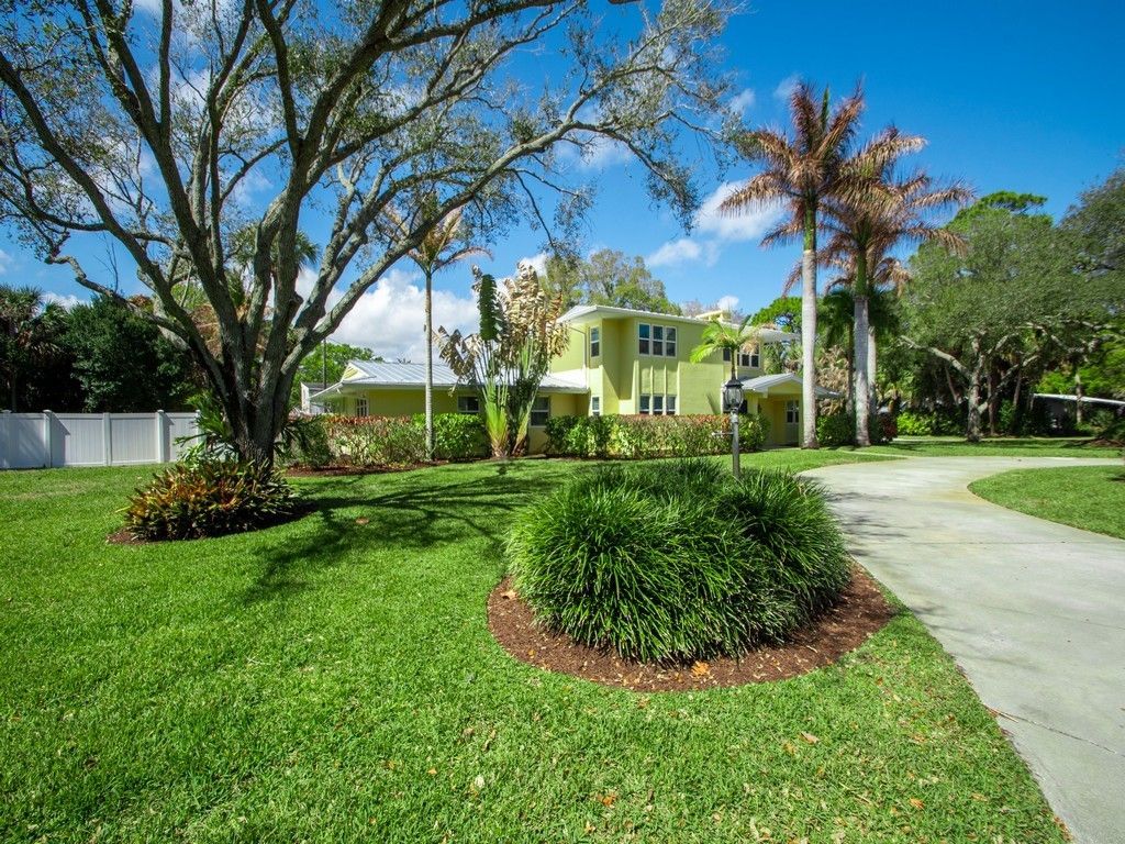 2155 Vero Beach Avenue, Vero Beach, FL 32960 Photo