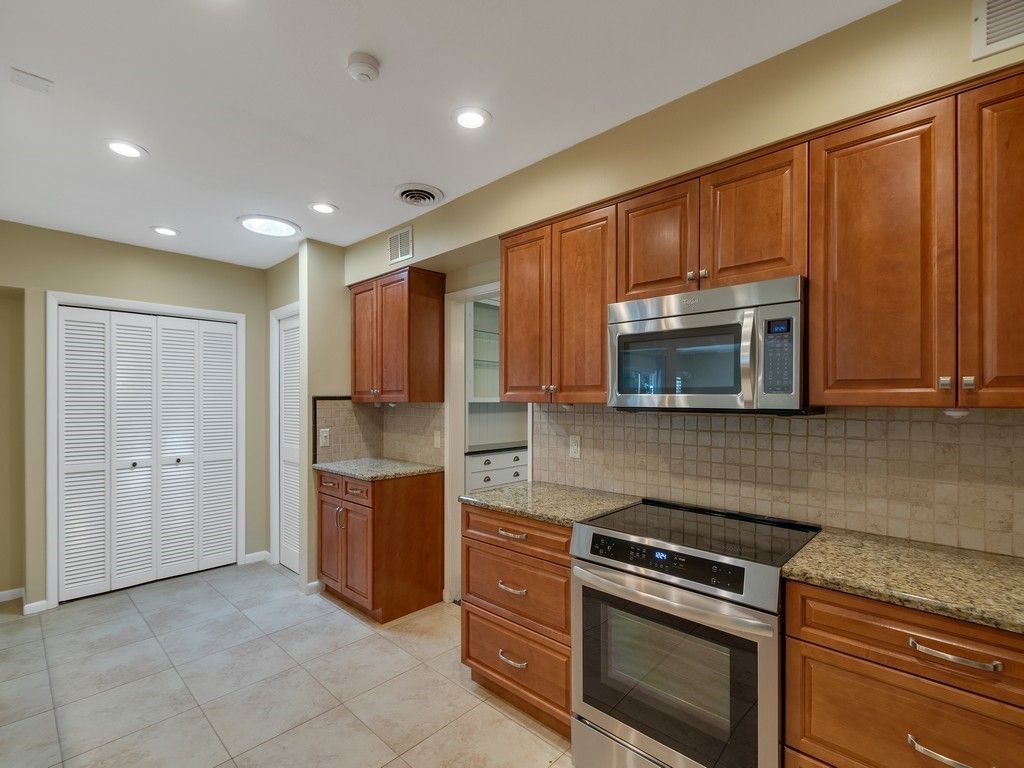 2155 Vero Beach Avenue, Vero Beach, FL 32960 Photo