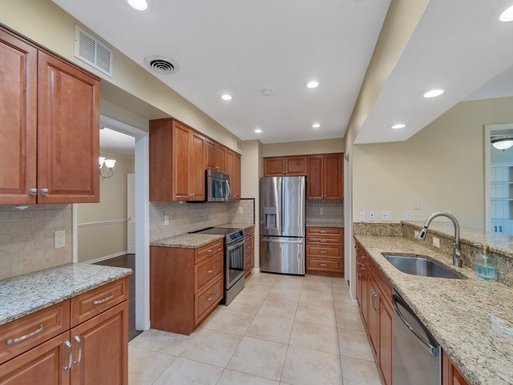 2155 Vero Beach Avenue, Vero Beach, FL 32960 Photo