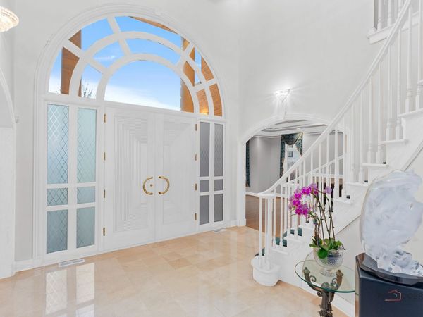 1611 Burr Oak Drive, Libertyville, IL 60048