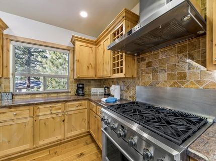 3390 Beaver Brae, South Lake Tahoe, CA 96150 Photo