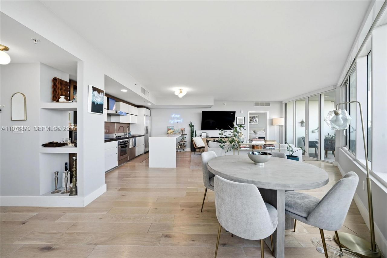 2155 Washington Ct, Unit 507, Miami Beach, FL 33139 Photo