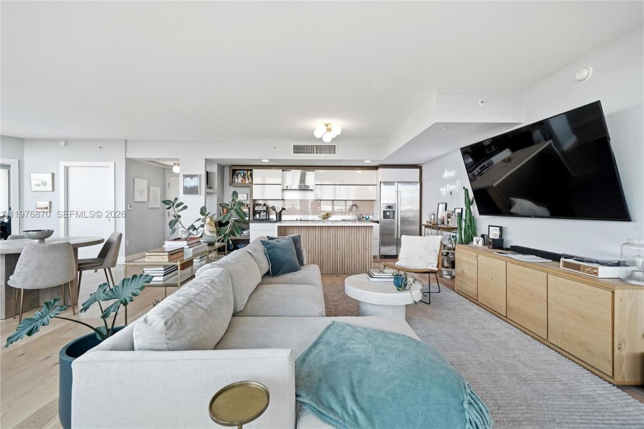 2155 Washington Ct, Unit 507, Miami Beach, FL 33139 Photo