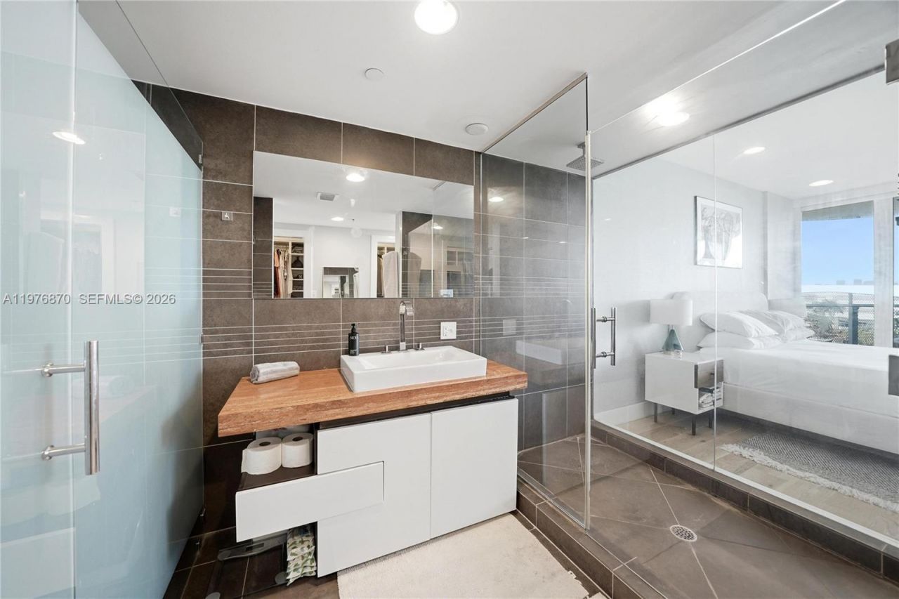 2155 Washington Ct, Unit 507, Miami Beach, FL 33139 Photo