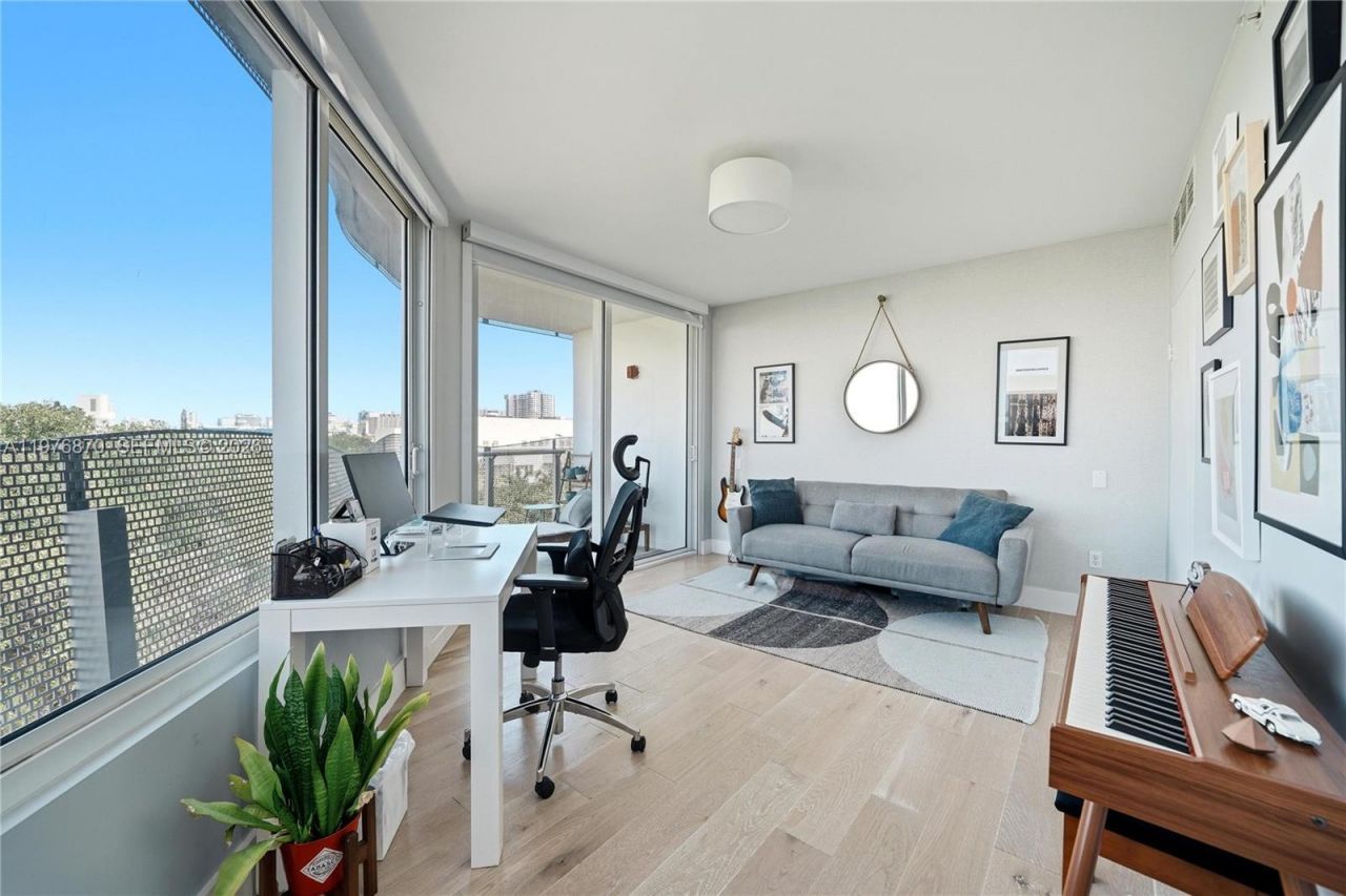 2155 Washington Ct, Unit 507, Miami Beach, FL 33139 Photo