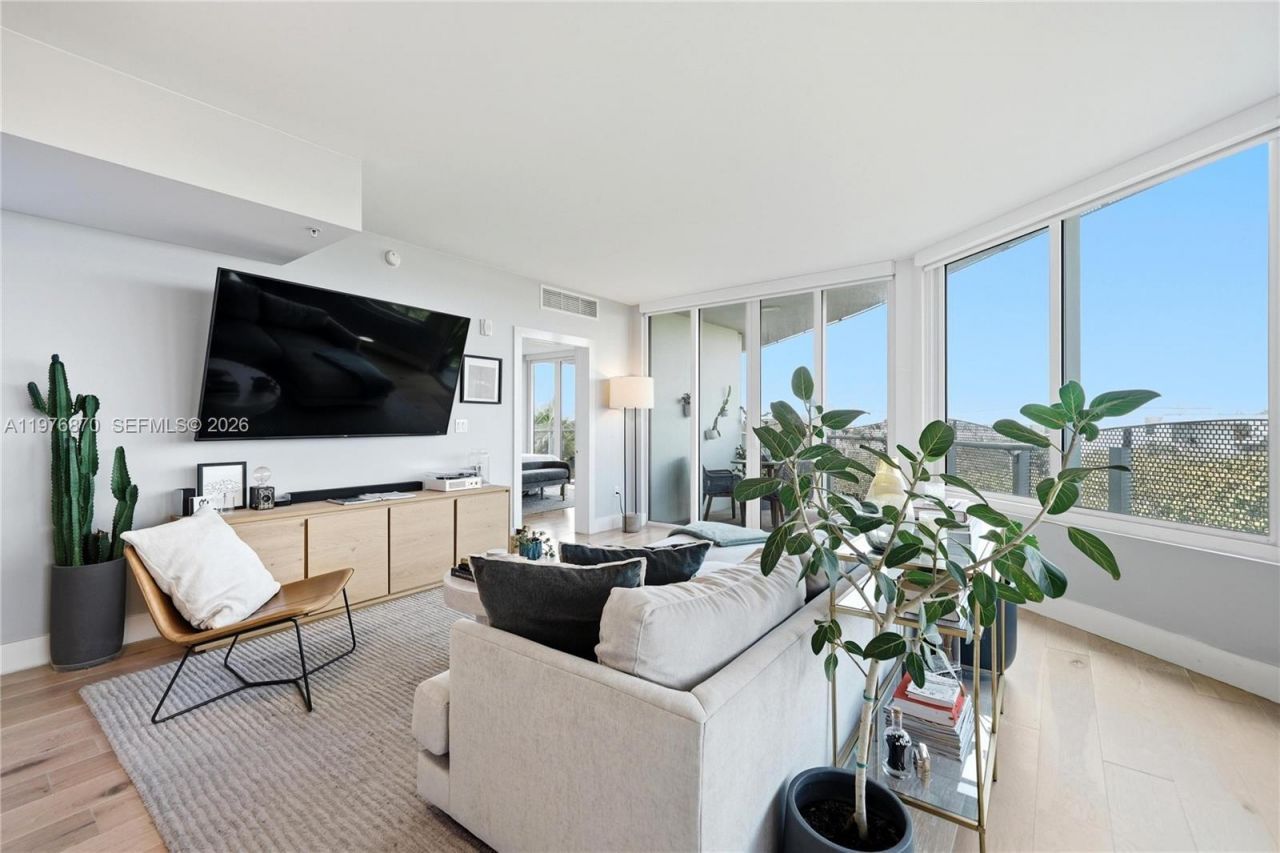 2155 Washington Ct, Unit 507, Miami Beach, FL 33139 Photo