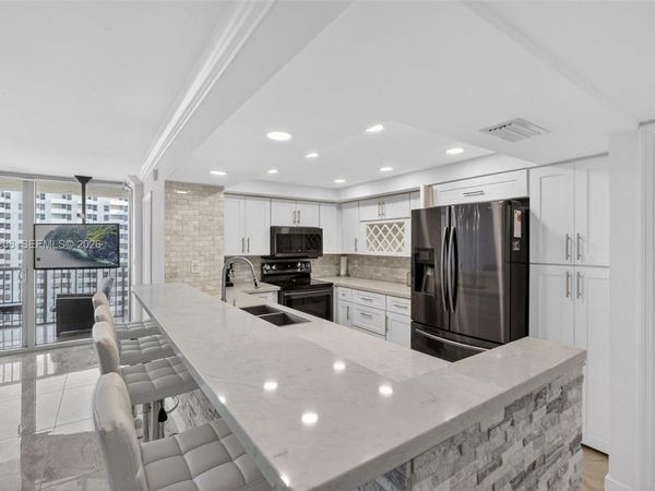 2655 Collins Ave, Unit 1407, Miami Beach, FL 33140