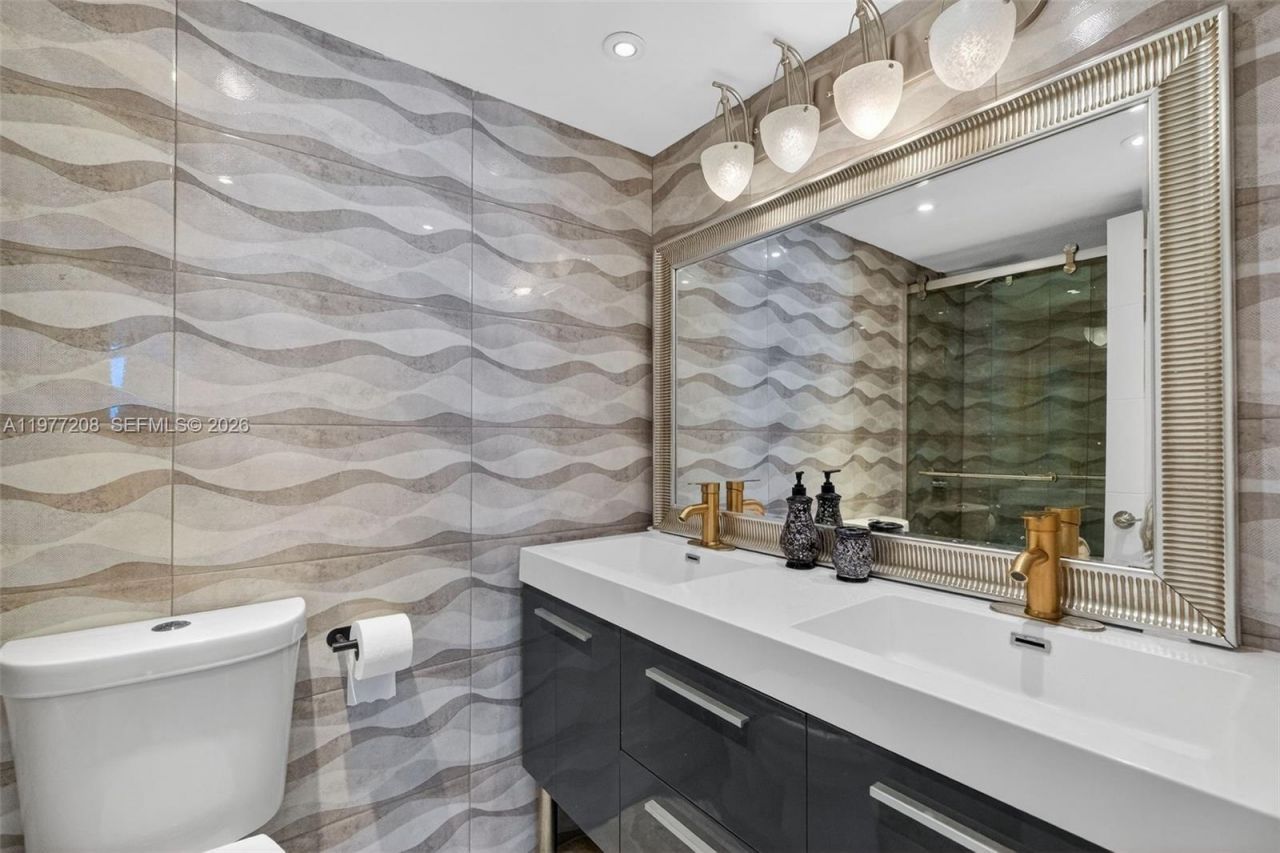 2655 Collins Ave, Unit 1407, Miami Beach, FL 33140 Photo