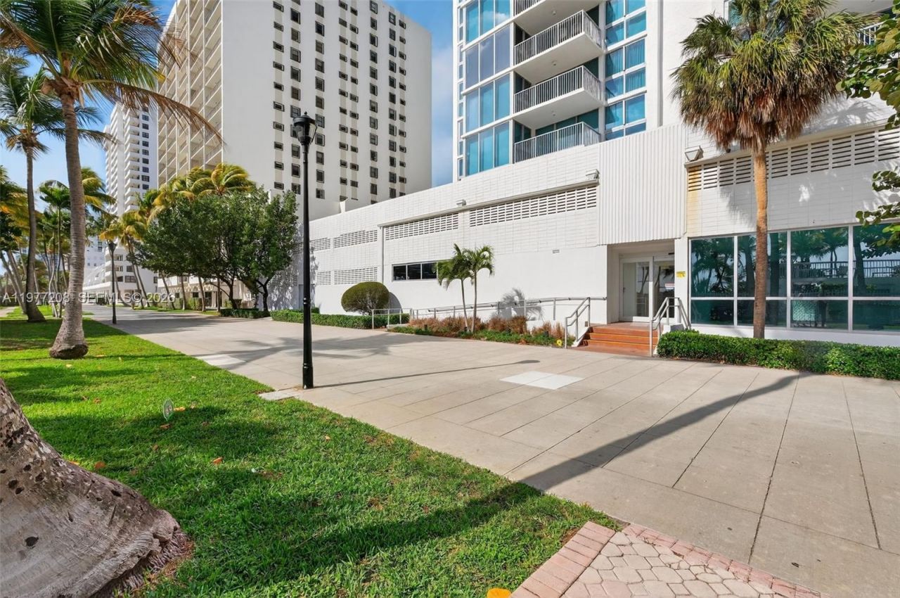 2655 Collins Ave, Unit 1407, Miami Beach, FL 33140 Photo