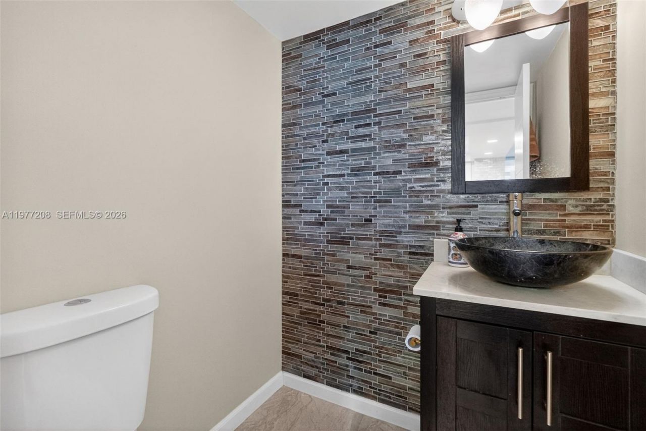 2655 Collins Ave, Unit 1407, Miami Beach, FL 33140 Photo