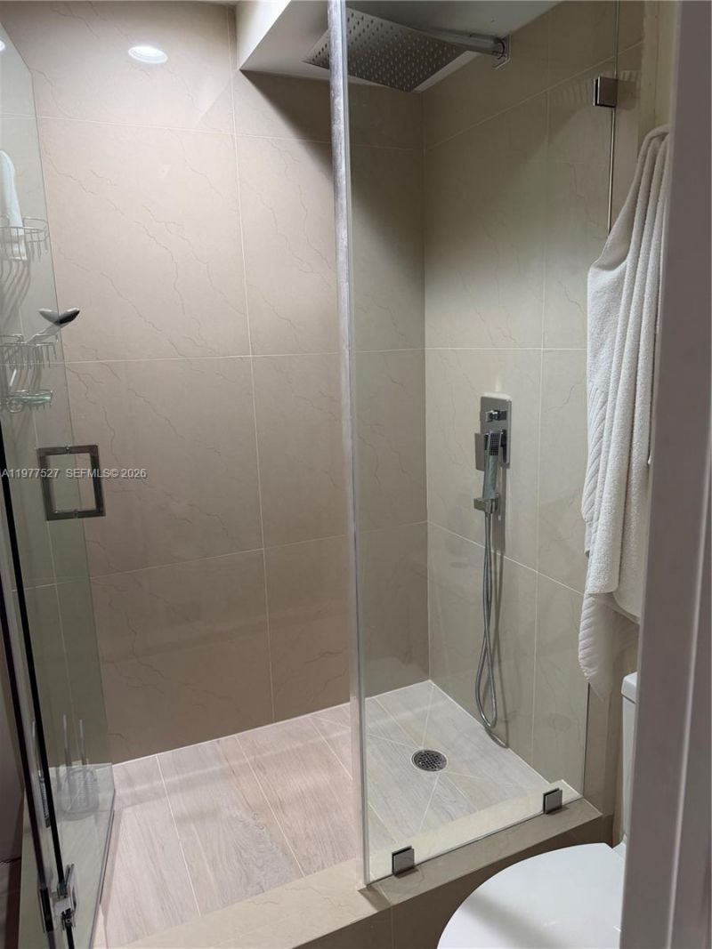 3600 Mystic Pointe Dr , Unit 615, Aventura, FL 33180 Photo