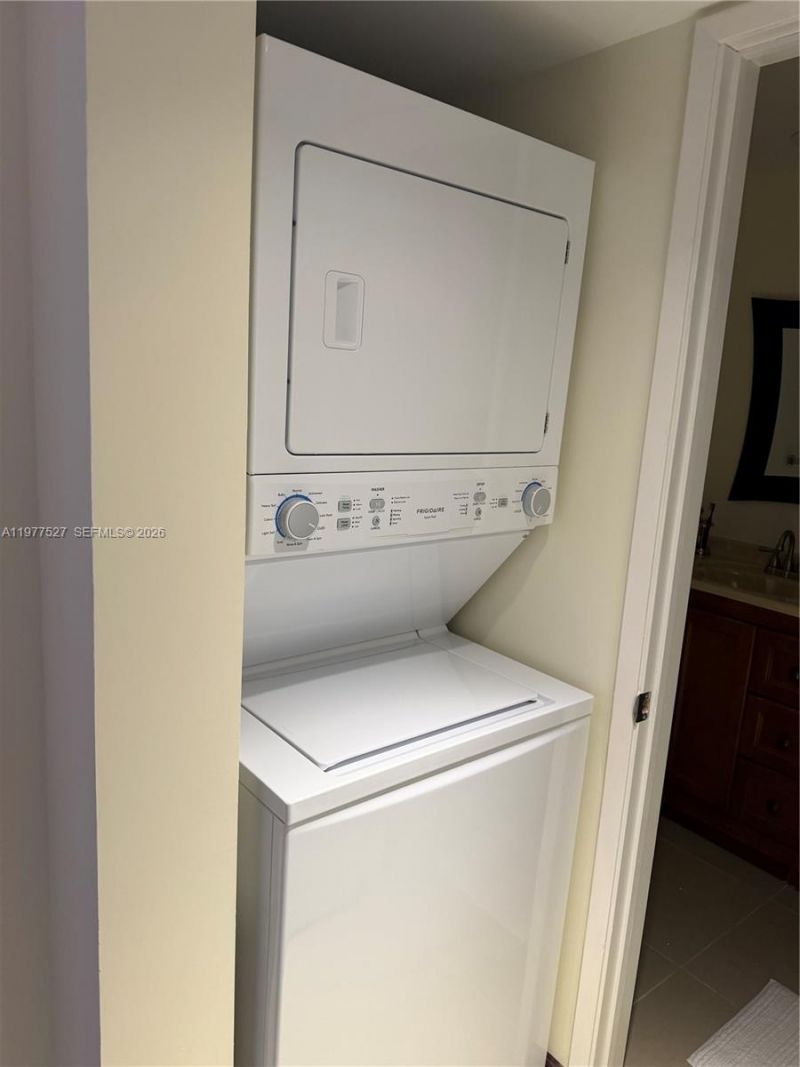 3600 Mystic Pointe Dr , Unit 615, Aventura, FL 33180 Photo