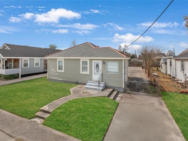 932 LEBEAU Street , Arabi, LA 70032