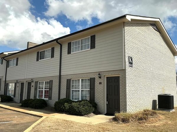 K-112 1802 West Jackson, Oxford, MS 38655