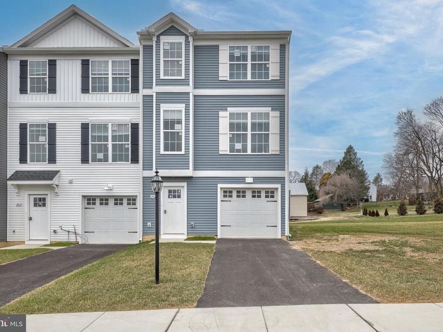 2051 Terrace View Ln, Mechanicsburg, PA 17055 Main Photo