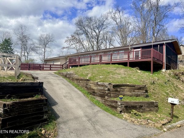 4431 Deer Run Drive, Louisville, TN 37777