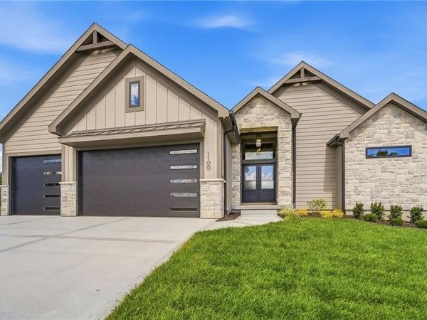 1100 Deer Run Drive, Greenwood, MO 64034