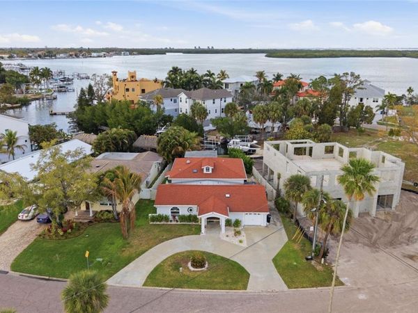 1801 BAYOU GRANDE BOULEVARD NE, ST PETERSBURG, FL 33703