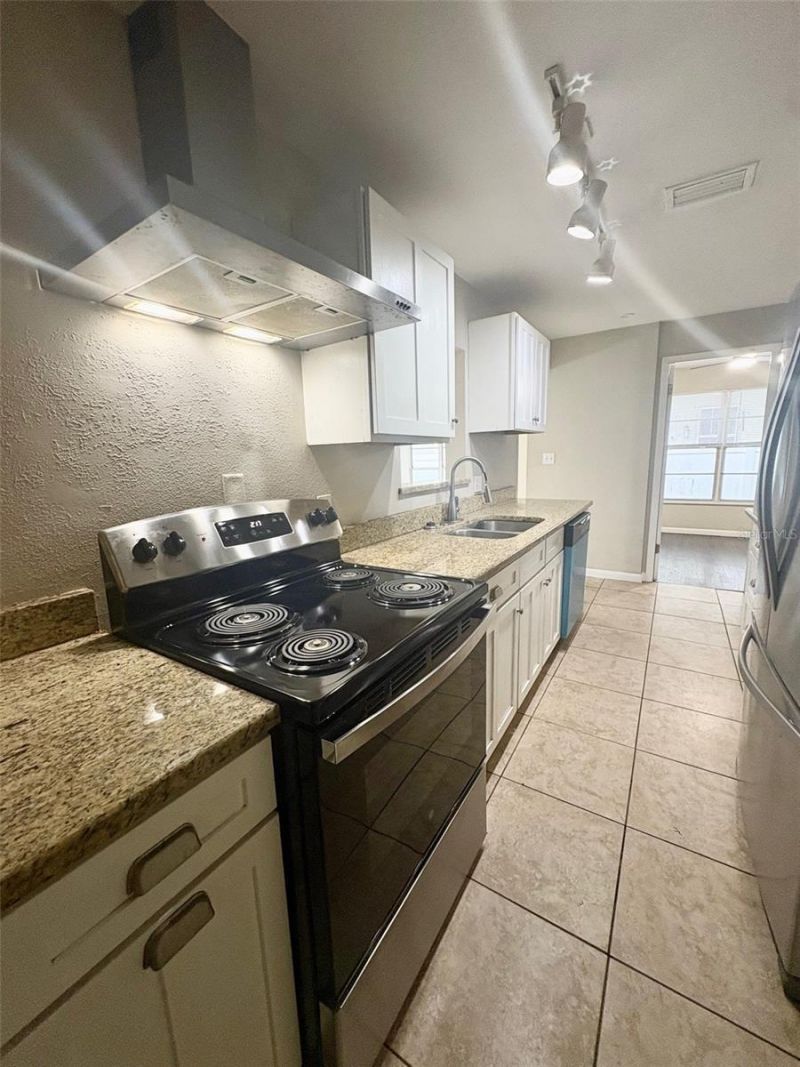 534 33rd Avenue N, Saint Petersburg, FL 33704 Photo