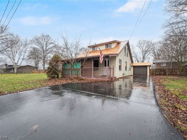 393 Craggy Creek Drive , Chippewa Lake, OH 44215