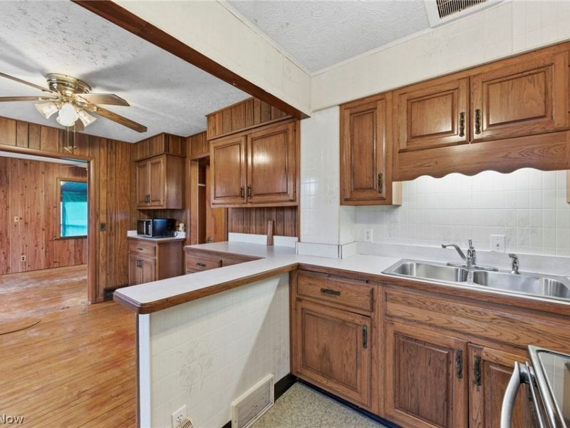 393 Craggy Creek Drive, Chippewa Lake, OH 44215 Photo 11