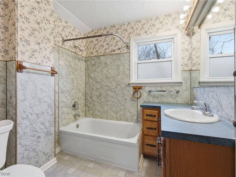 393 Craggy Creek Drive, Chippewa Lake, OH 44215 Photo 13