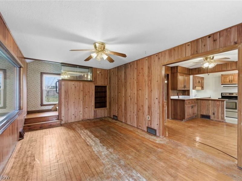 393 Craggy Creek Drive, Chippewa Lake, OH 44215 Photo 4