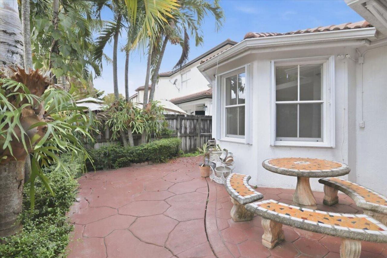 15062 SW 11th Street, Miami, FL 33194 Photo