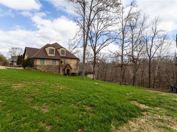 1604 NE Chapel Hill Drive , Bentonville, AR 72712