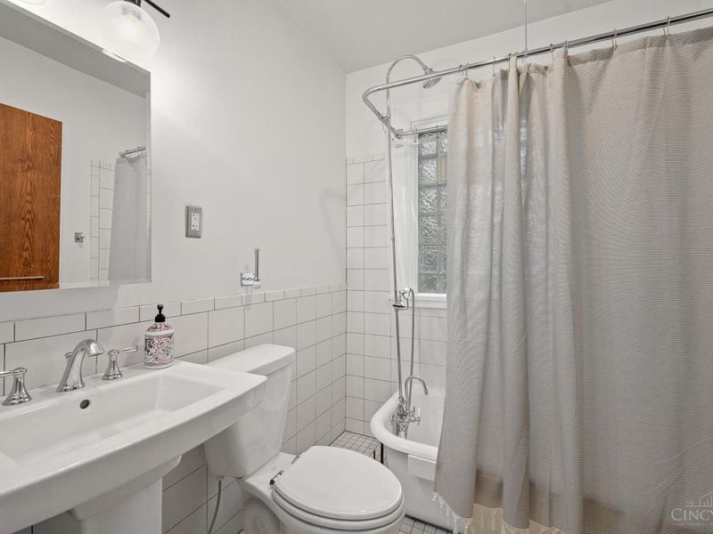 5806 Montgomery Road, Cincinnati, OH 45212 Photo 24