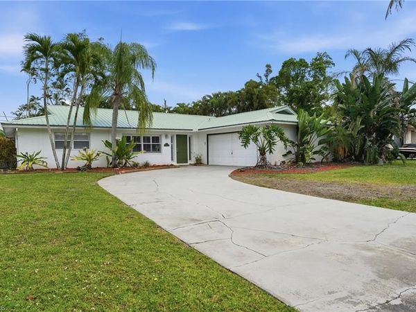 8948 Crest LN, FORT MYERS, FL 33907
