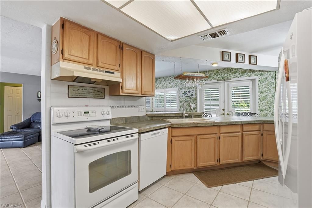 8948 Crest Ln, Fort Myers, FL 33907 Photo