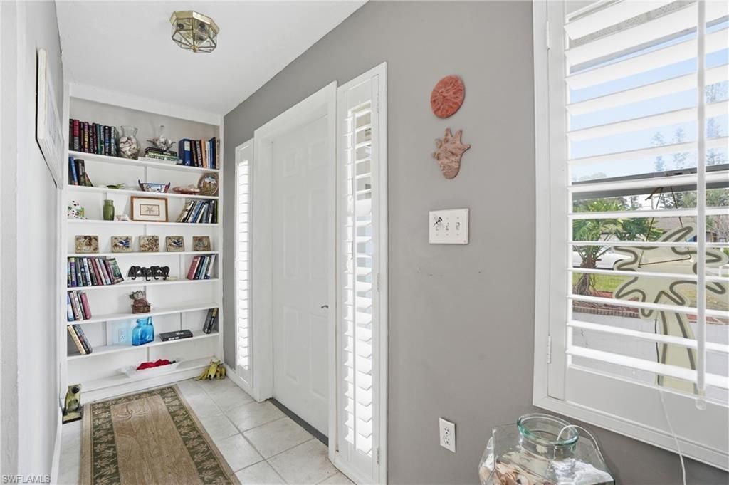 8948 Crest Ln, Fort Myers, FL 33907 Photo