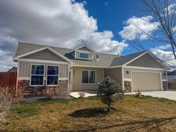933 Applewood Dr, Buhl, ID 83316