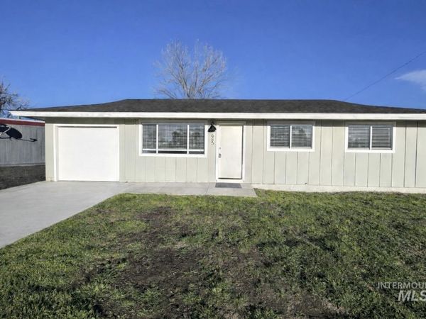 685 S 12th E, Mountain Home, ID 83647