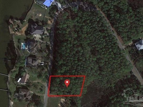 4529 Bayside Dr, Milton, FL 32583