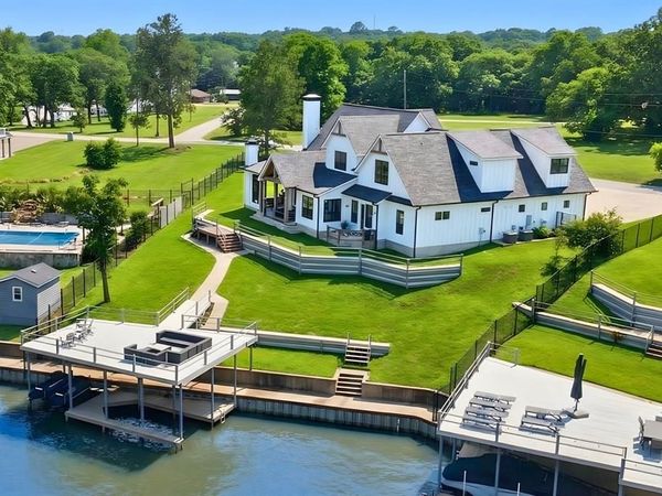 205 Oak Creek Drive, Tool, TX 75143