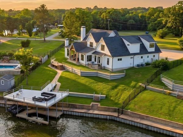 205 Oak Creek Drive, Tool, TX 75143