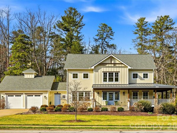 74 Shipman Parkway, Flat Rock, NC 28731