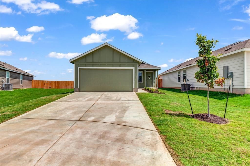 516 Rancho Del Cielo Loop, Jarrell, TX 76537 Main Photo