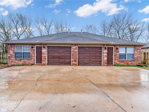 1673 & 1675 E Evalyn Circle, Fayetteville, AR 72701
