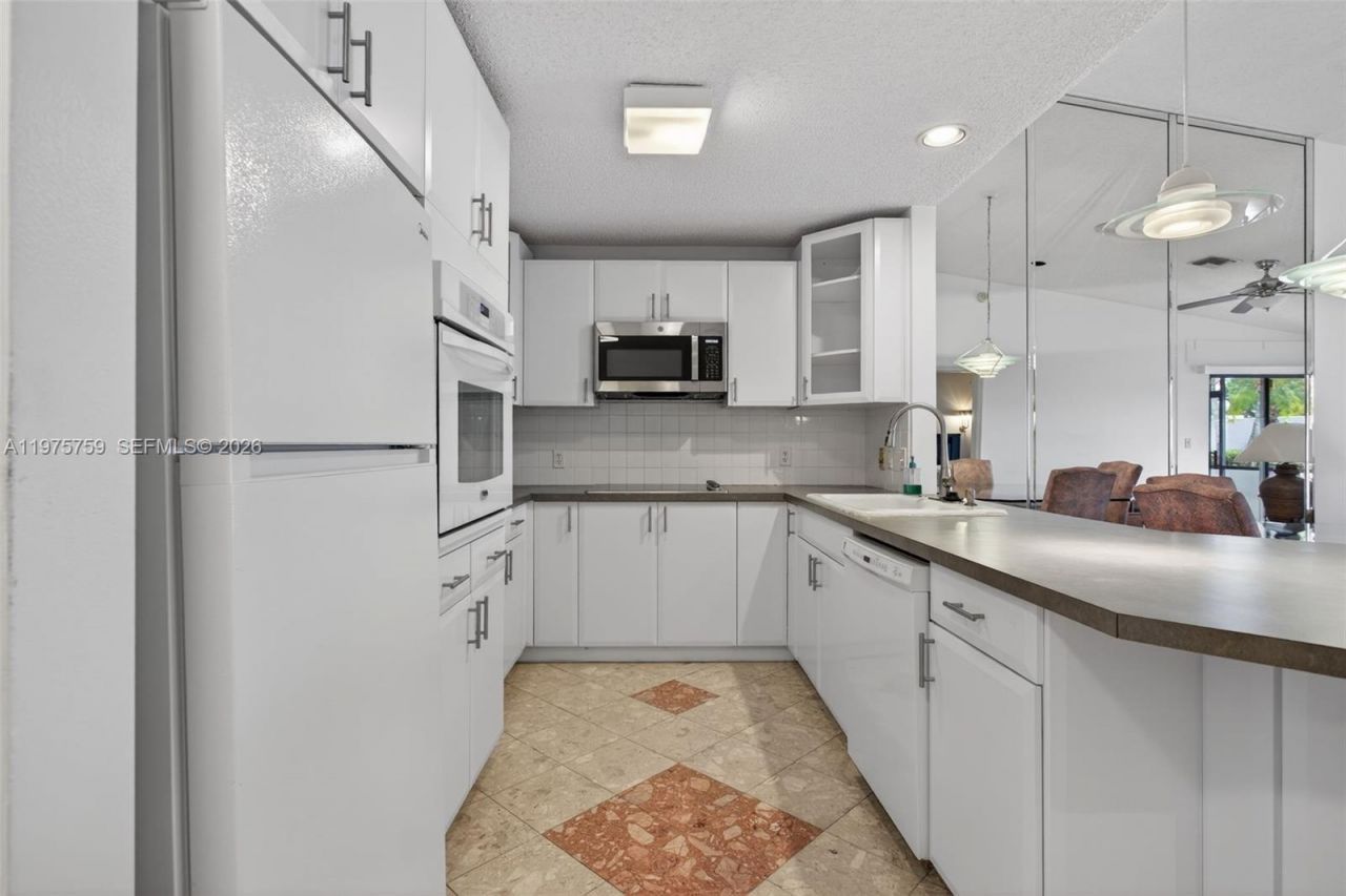 6708 N Pine Island Rd, Tamarac, FL 33321 Photo