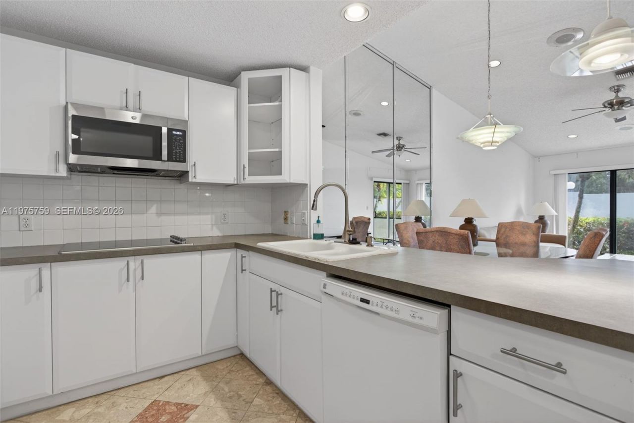 6708 N Pine Island Rd, Tamarac, FL 33321 Photo