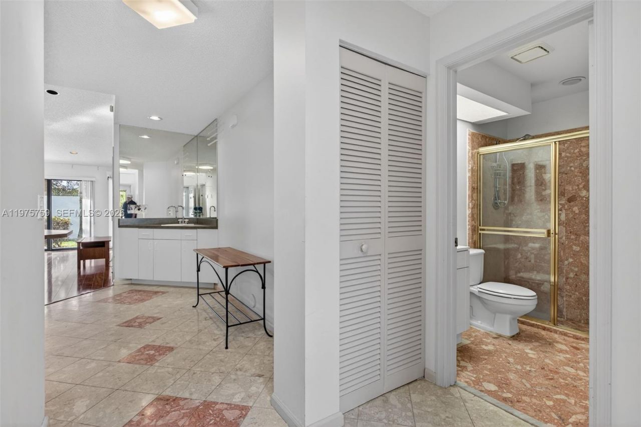 6708 N Pine Island Rd, Tamarac, FL 33321 Photo