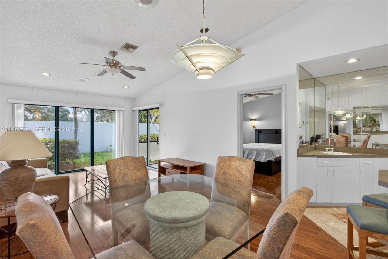 6708 N Pine Island Rd, Tamarac, FL 33321 Photo