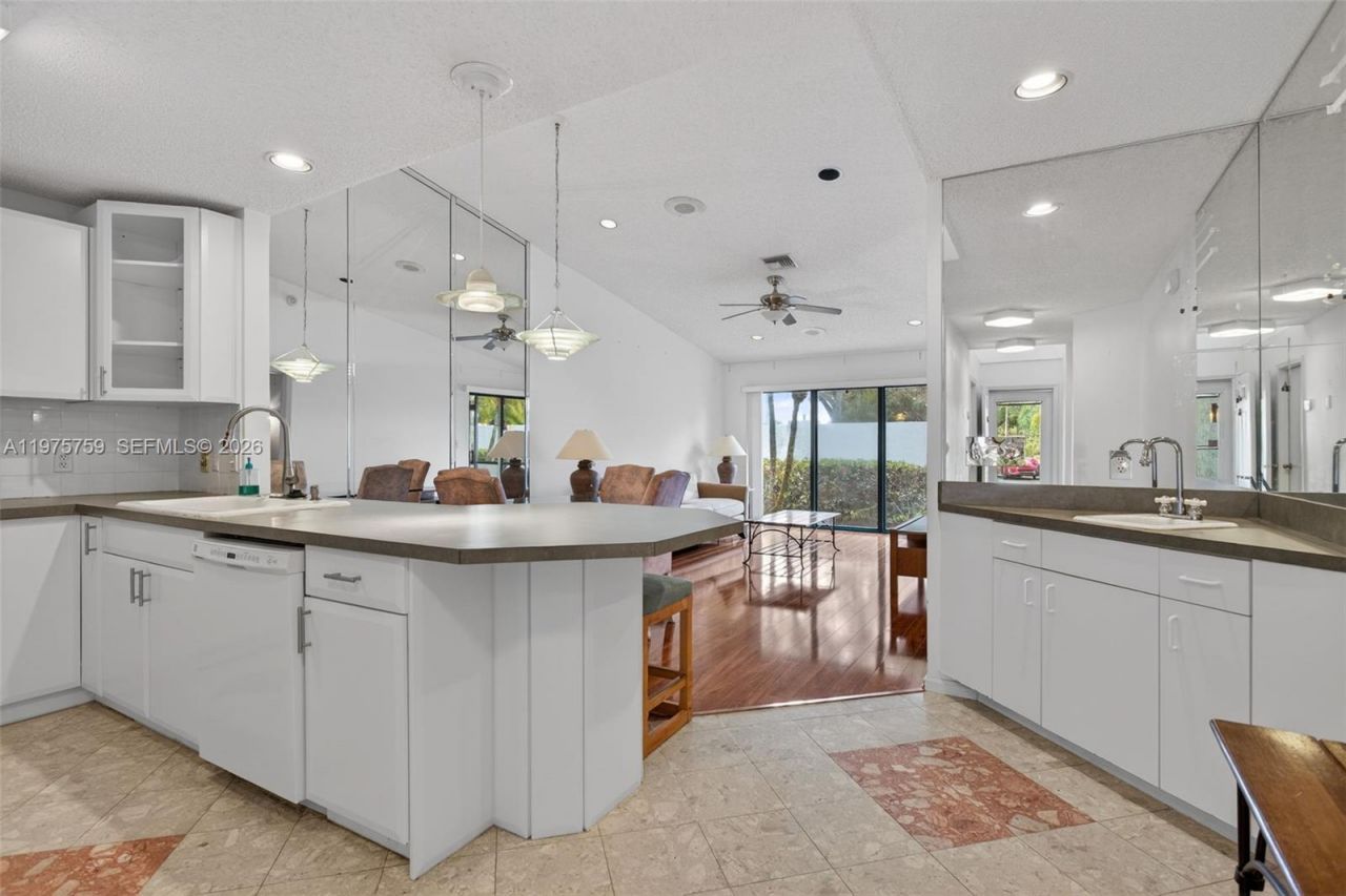 6708 N Pine Island Rd, Tamarac, FL 33321 Photo