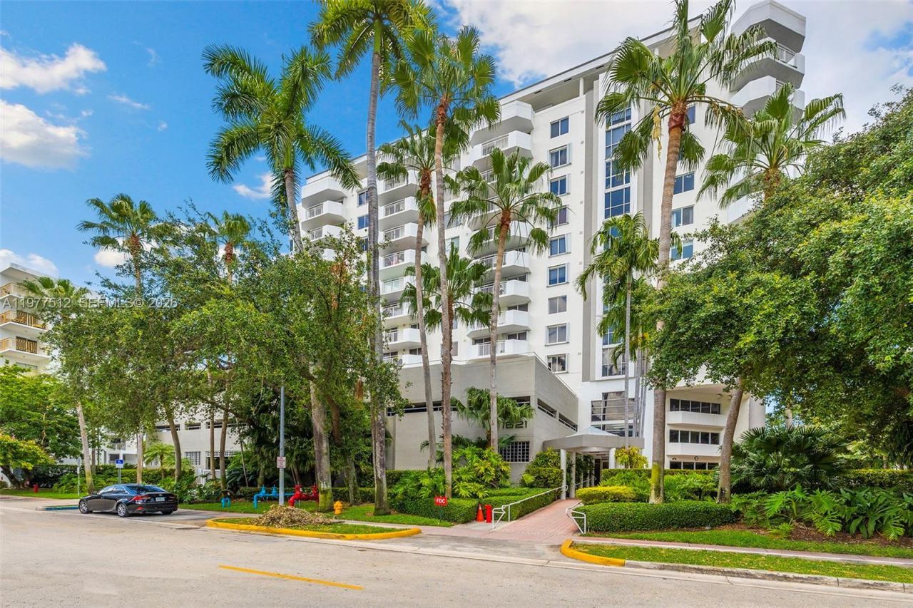 1621 Bay Rd, Unit 505, Miami Beach, FL 33139 Photo